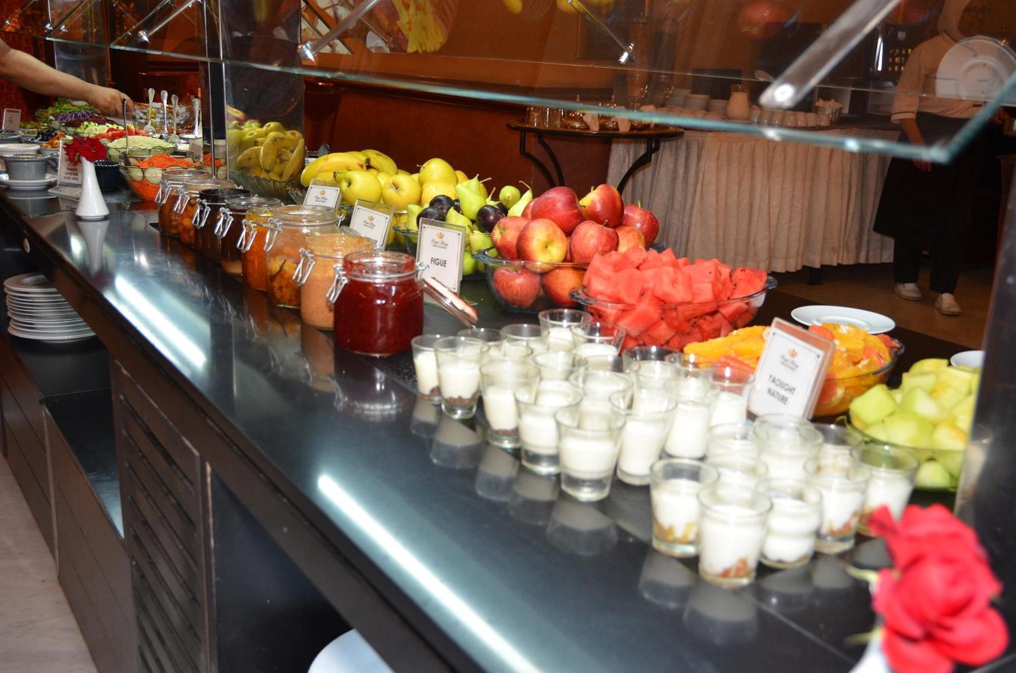 Royal Mirage Deluxe Hotell Marrakesh Eksteriør bilde A fruit salad bar